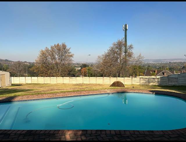 4 BEDROOM HOUSE FOR SALE IN SIGNAL HILL